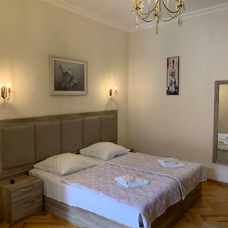 Guest House Rafael Tbilisi Eksteriør bilde